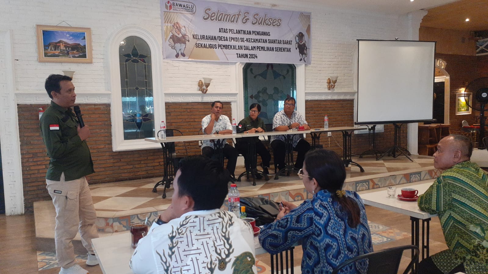 Ketua Bawaslu Kota Pematangsiantar Nanang Wahyudi Harahap Memberikan Arahan ke PKD Terlantik