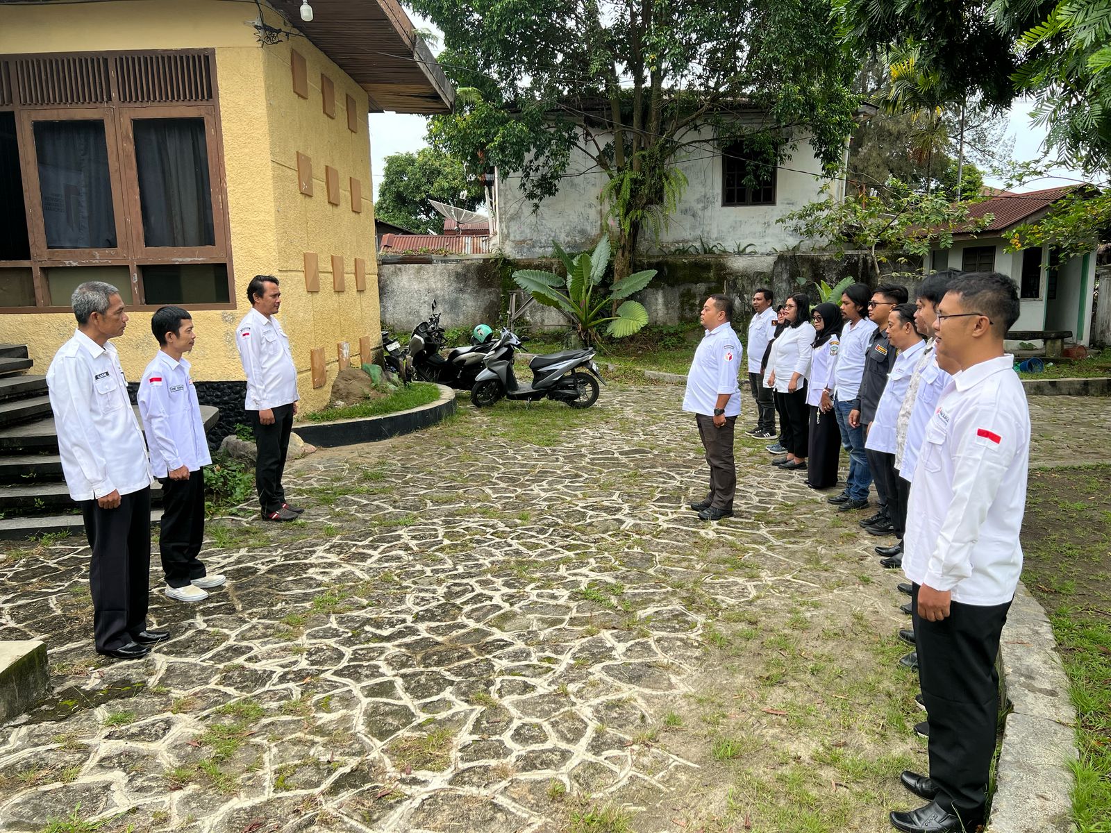 Ketua Bawaslu Kota Pematangsiantar dalam memberikan amanat pada Apel HUT ke -17 Bawaslu