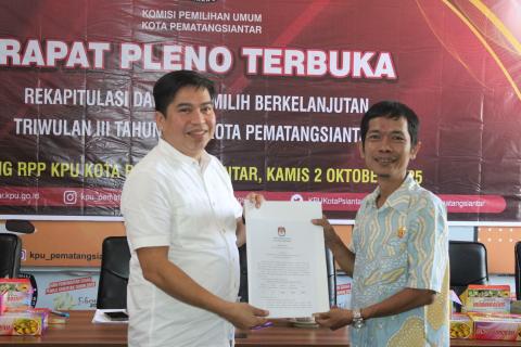 Penyerahan Berita Acara Pleno Repaitulasi Pemutakhiran Data Pemilih Berkelanjutan (PDPB) Triwulan III tahun 2025