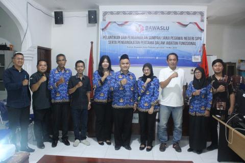 foto bersama usai pelantikan