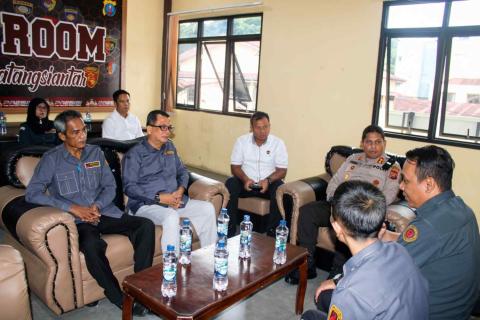 Suasana saat Berbincang