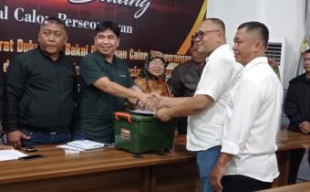 Penyerahan Dukungan Calon Perseorangan Walikota dan Wakil Walikota Hendra Simanjuntak dan Kiswandi Ke KPU kota Pematangsiantar