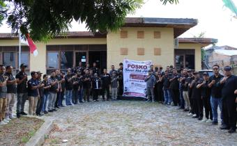 etua dan Anggota Bawaslu Kota Pematangsiantar Foto bersama dengan Panwascam dan PKD Se-Kota Pematangsiantar launching Posko Kawal Hak Pilih