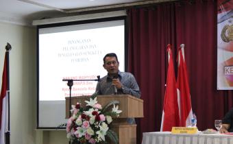 Ketua Bawaslu Kota Pematangsiantar Nanang Wahyudi Harahap, S.Sos memberi Paparan Materi di Rapat Koordinasi Lintas sektoral Mantap Praja Toba 2024.