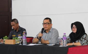 Anggota Bawaslu Kota Pematangsiantar Koordinator divisi Penindakan Pelanggaran dan Penyelesaian Sengketa riky Fernando Hutapea, S.Sos, M.H Membuka Kegiatan Rakernis Rakernis Pelatihan Penyelesaian Sengketa Pilkada 2024 di Hotel Sapadia Kota Pematangsiantar.