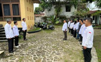 Ketua Bawaslu Kota Pematangsiantar dalam memberikan amanat pada Apel HUT ke -17 Bawaslu