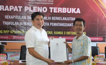 Penyerahan Berita Acara Pleno Repaitulasi Pemutakhiran Data Pemilih Berkelanjutan (PDPB) Triwulan III tahun 2025