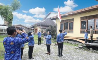 Bawaslu Kota Pematangsiantar melaksanakan Upacara Peringatan Hari Pahlawan di Sekretariat Bawaslu Kota Pematangsiantar.