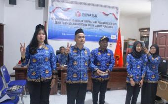 Tiga staf Bawaslu Kota Pematangsiantar Mengambil Sumpah dan Janji menjadi PNS secara daring, Selasa (19/5/2026).